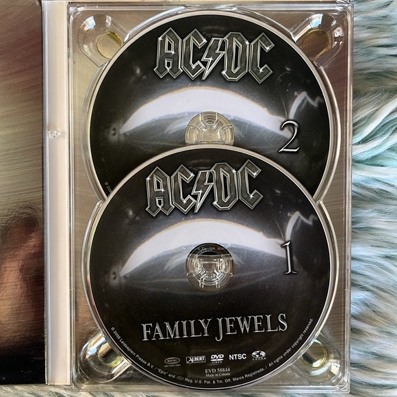 AC/DC 2 DVD Set With Full Colour Insert - Picture 4 of 5